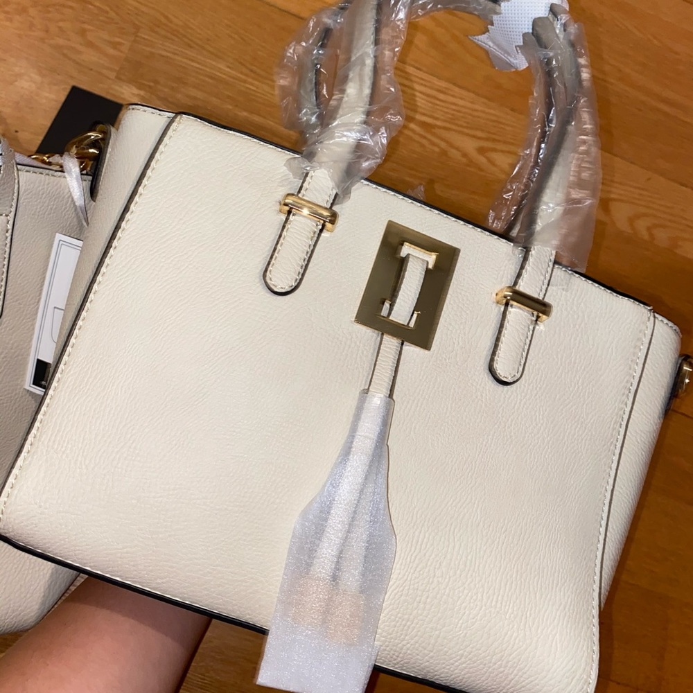La Terre handbags